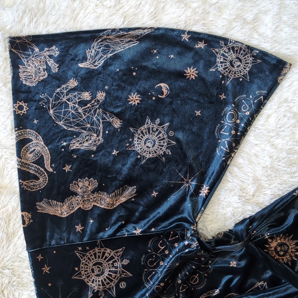 Blackmilk Harry Potter Magic Sky Velvet Swan Kimono - Picture 6 of 15